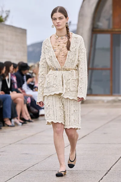 Look 4